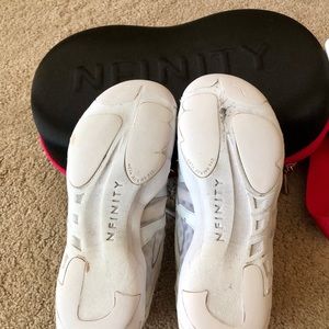 Infinity Vengeance size Y3 cheer shoes w/ case